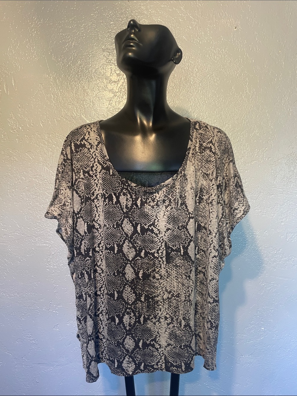 Michael Stars Short Sleeve Snake-Print Scoop Neck Top - Black & Cream